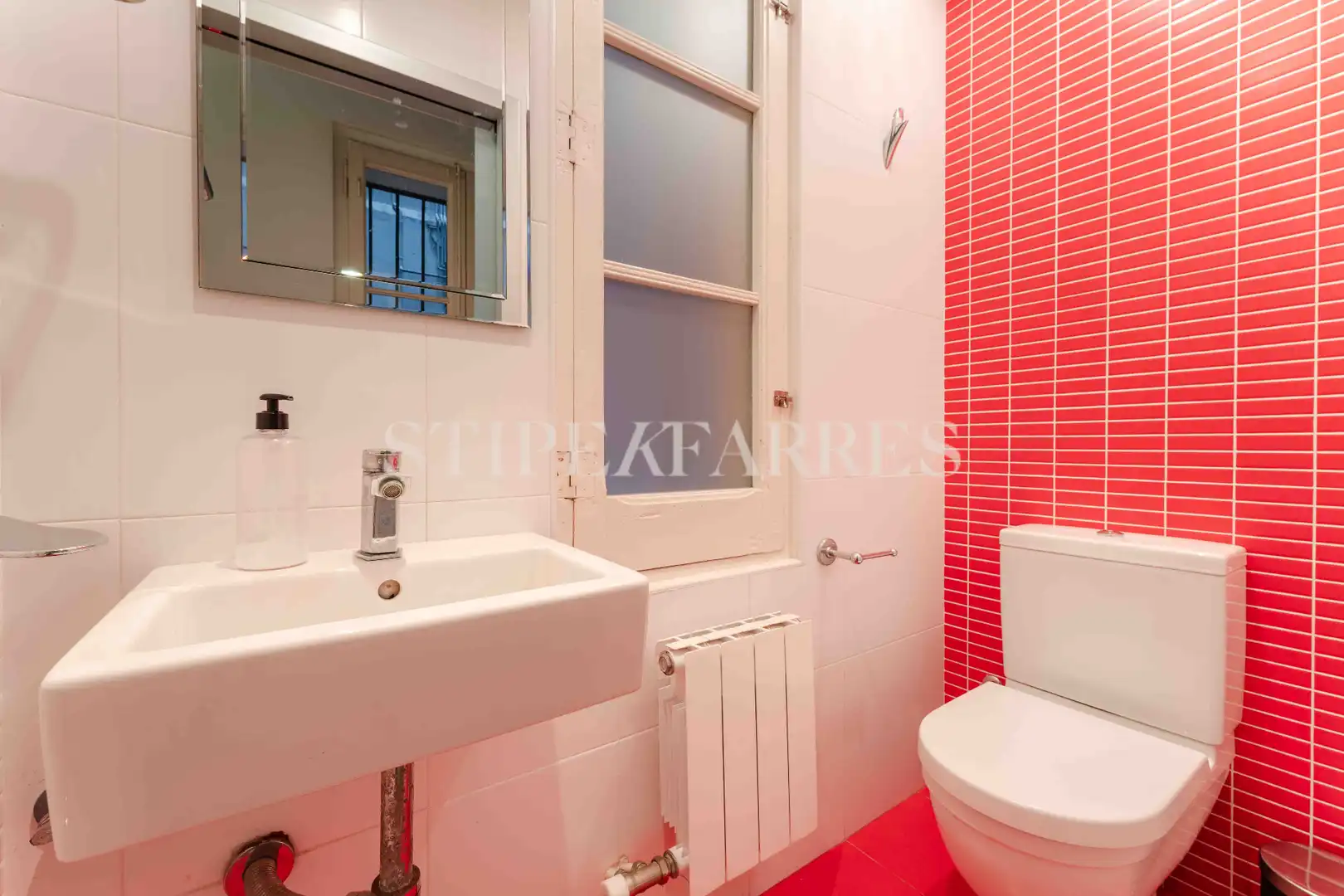 Baño de Piso de alquiler en Barcelona con Calefacción, Terraza y Amueblado