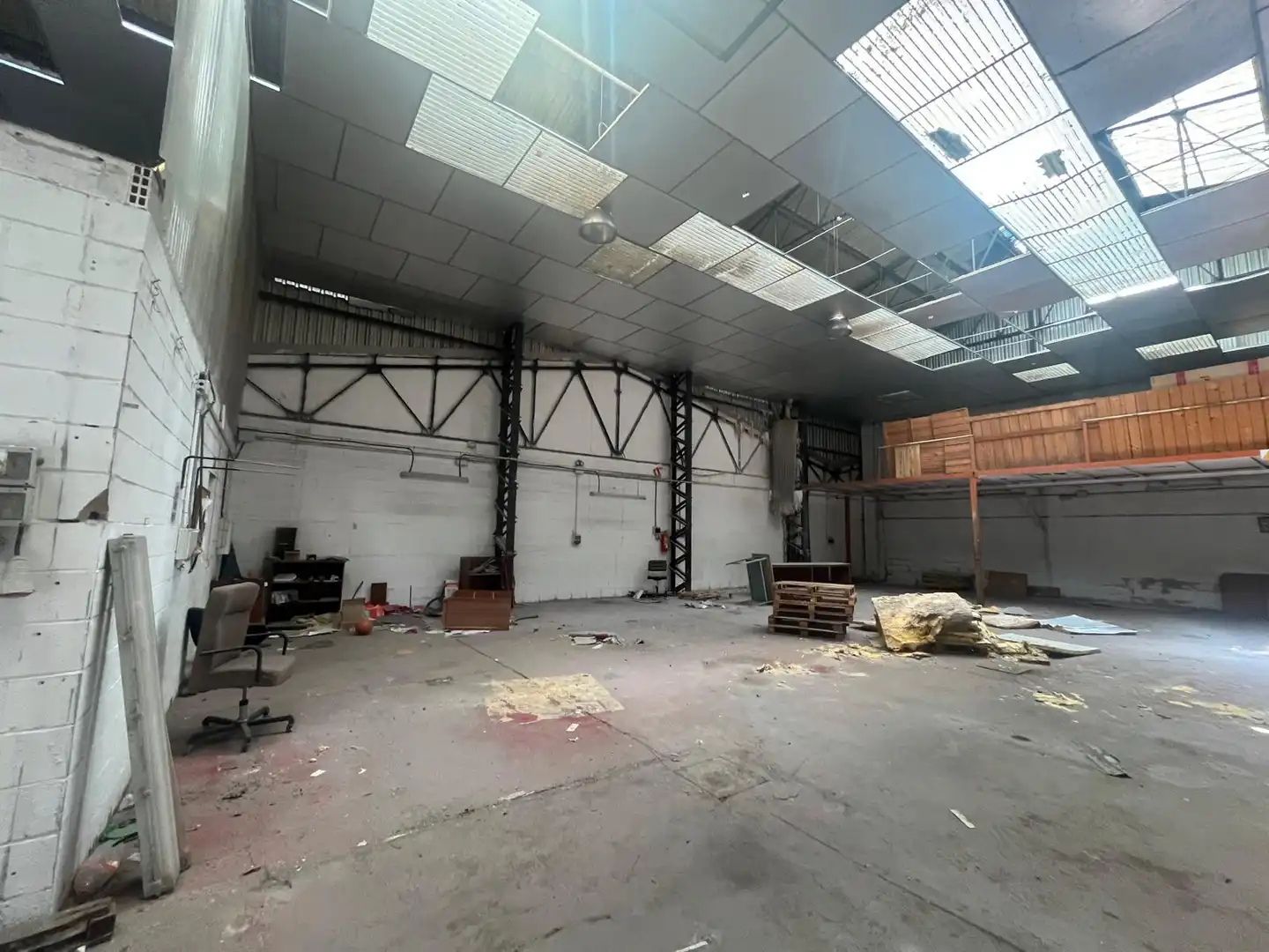 Nave industrial en venta en Calle Brazal de la Almontilla 5, imagen 2