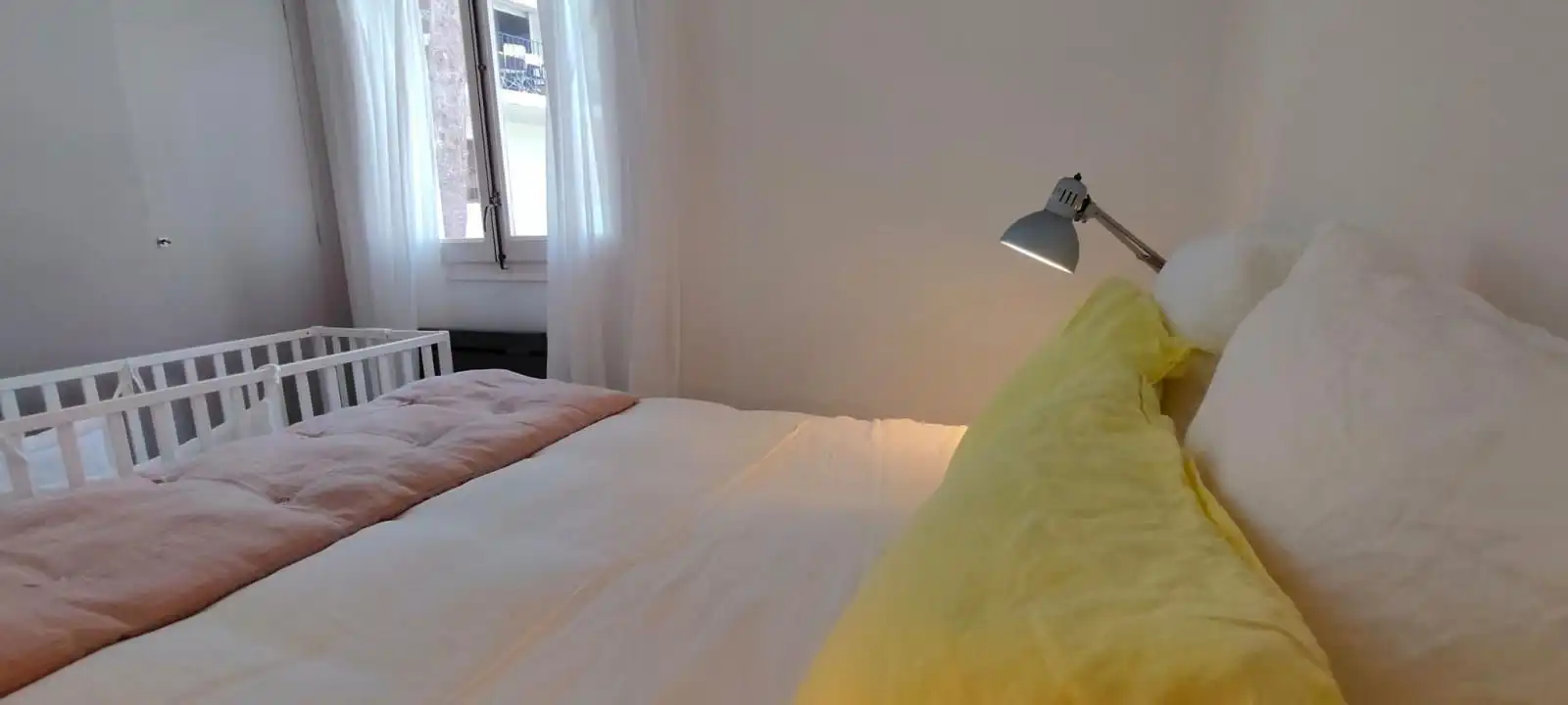 Schlafzimmer von Dachboden zum Verkauf in Palafrugell mit Klimaanlage, Heizung und Terrasse