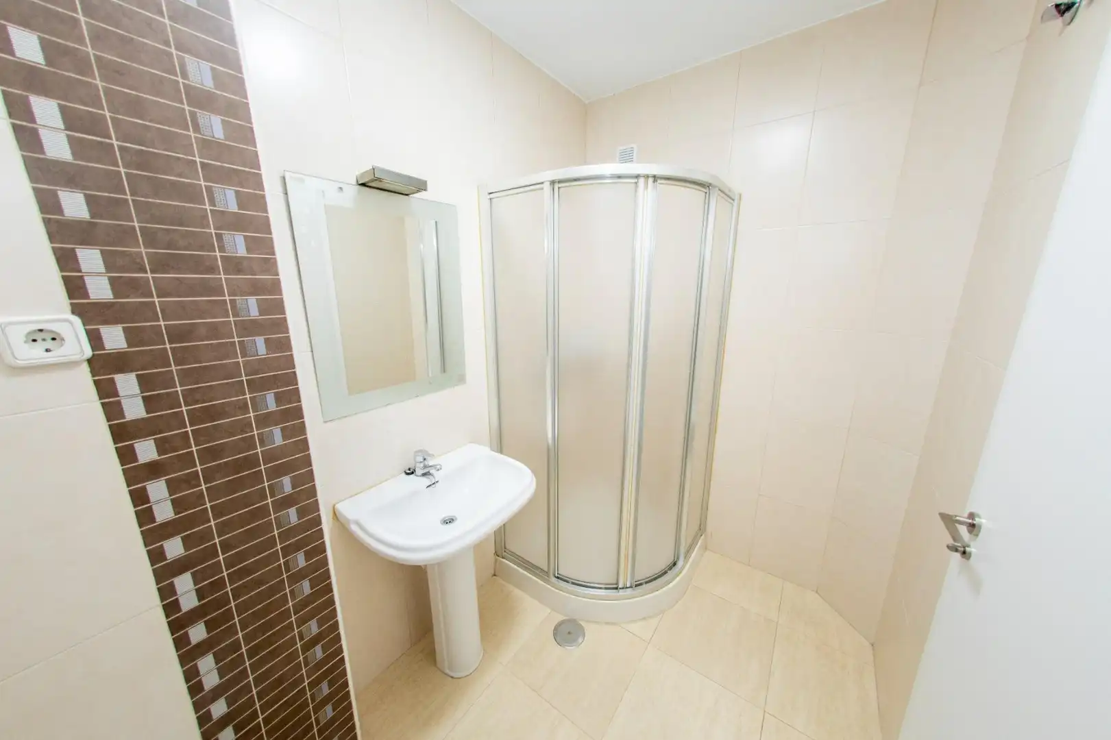 Badezimmer von Wohnungen zum Verkauf in Lorca mit Klimaanlage und Heizung