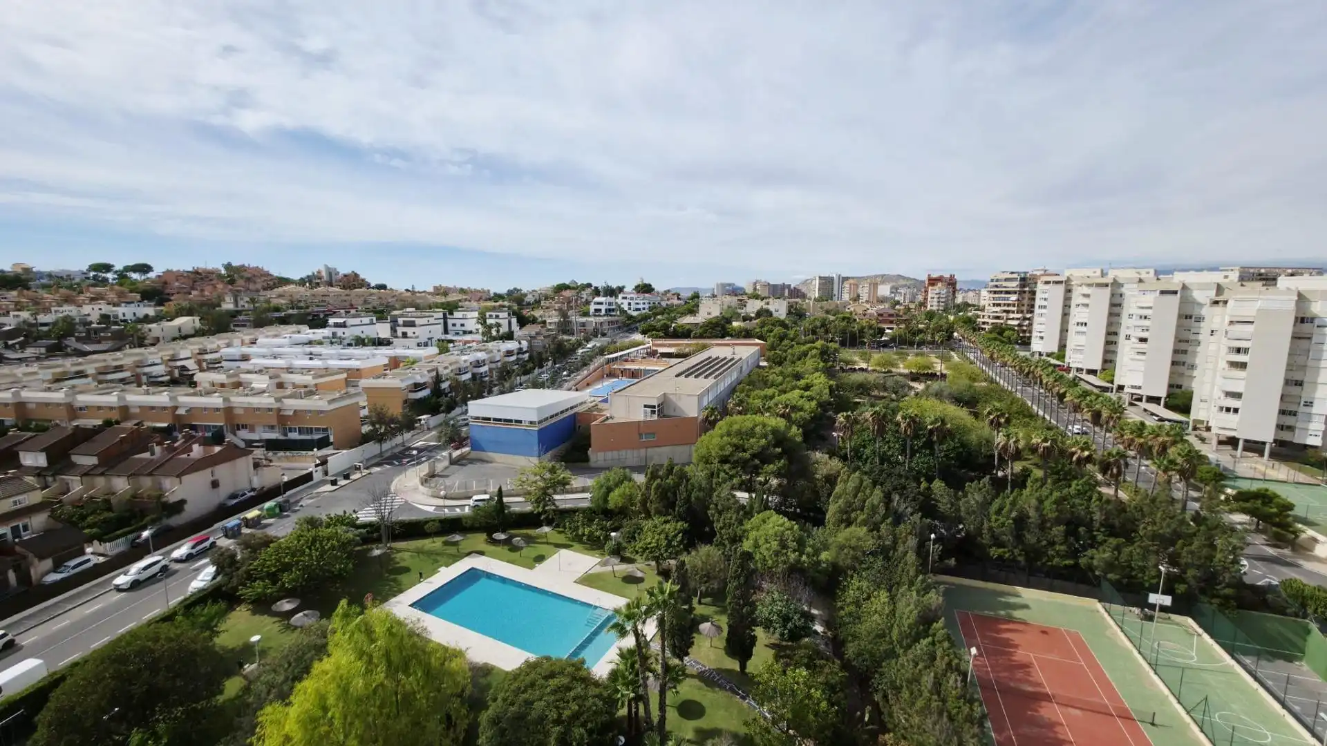 Vista exterior de Pis en venda en Alicante / Alacant amb Jardí privat, Terrassa i Moblat