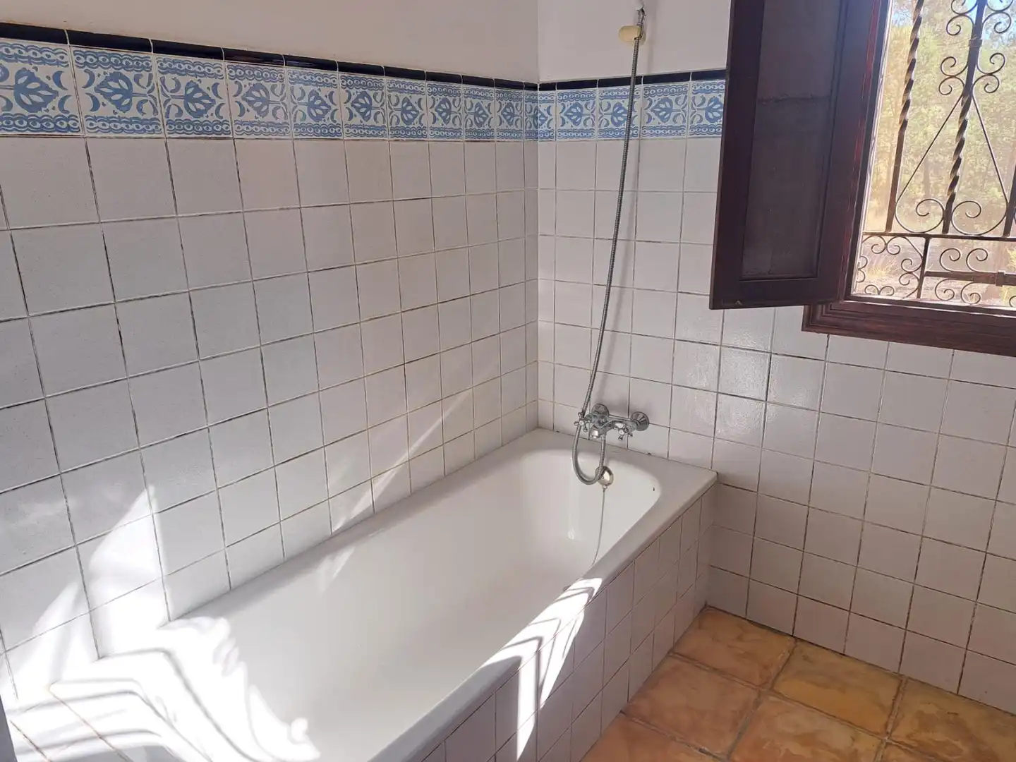 Bathroom of Country homes for sale in Cortes de Pallás  with Heating and Swimming Pool