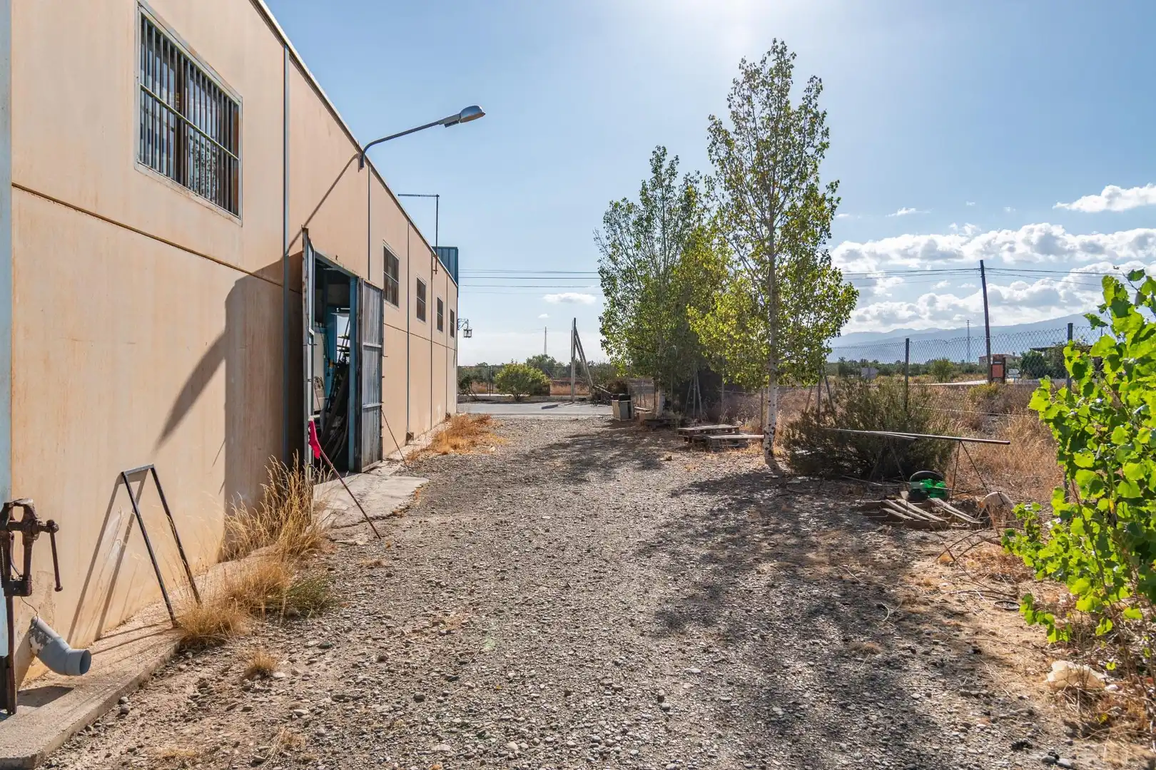 Vista exterior de Nave industrial en venta en Cogollos de Guadix