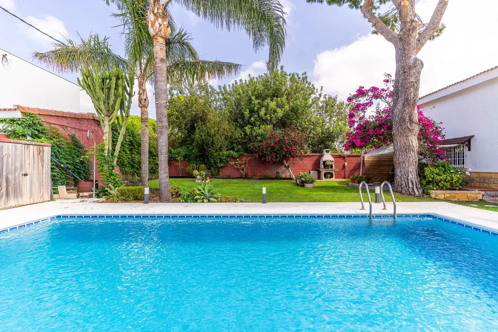 Piscina de Casa o chalet en venta en Chiclana de la Frontera con Jardín privado, Trastero y Piscina