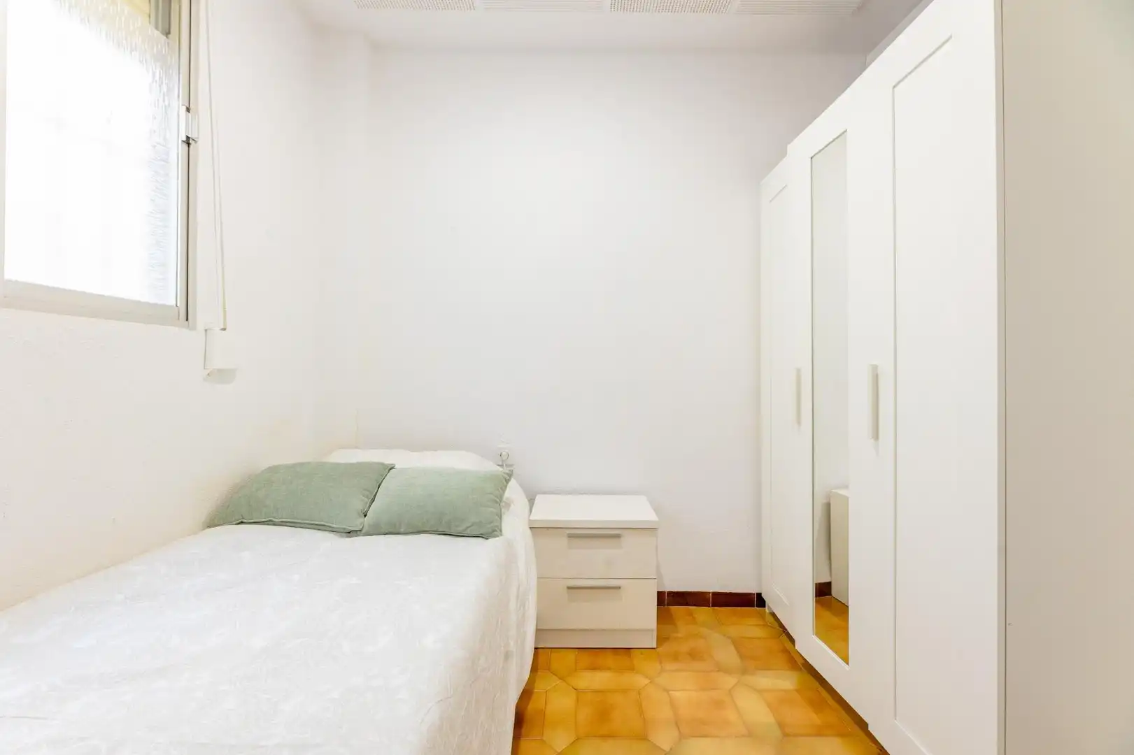 Habitación de Piso en venta en Valencia con Aire acondicionado y Alarma