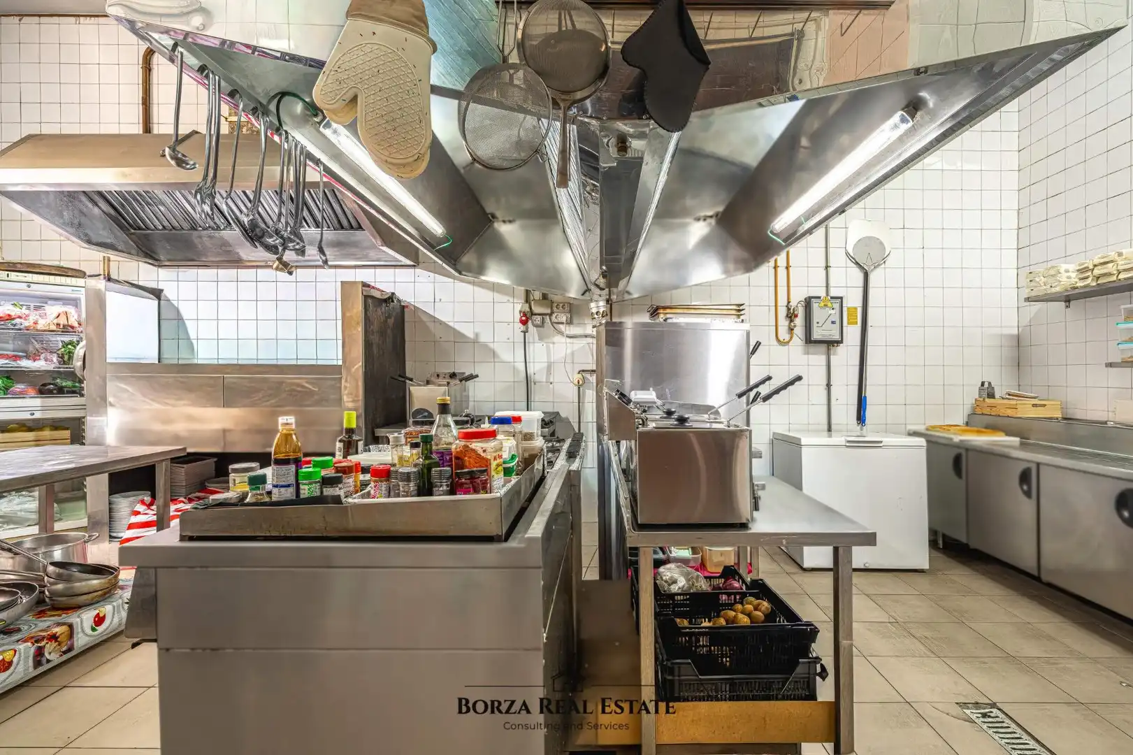 Cuina de Local de lloguer en Granadilla de Abona amb Aire condicionat i Moblat