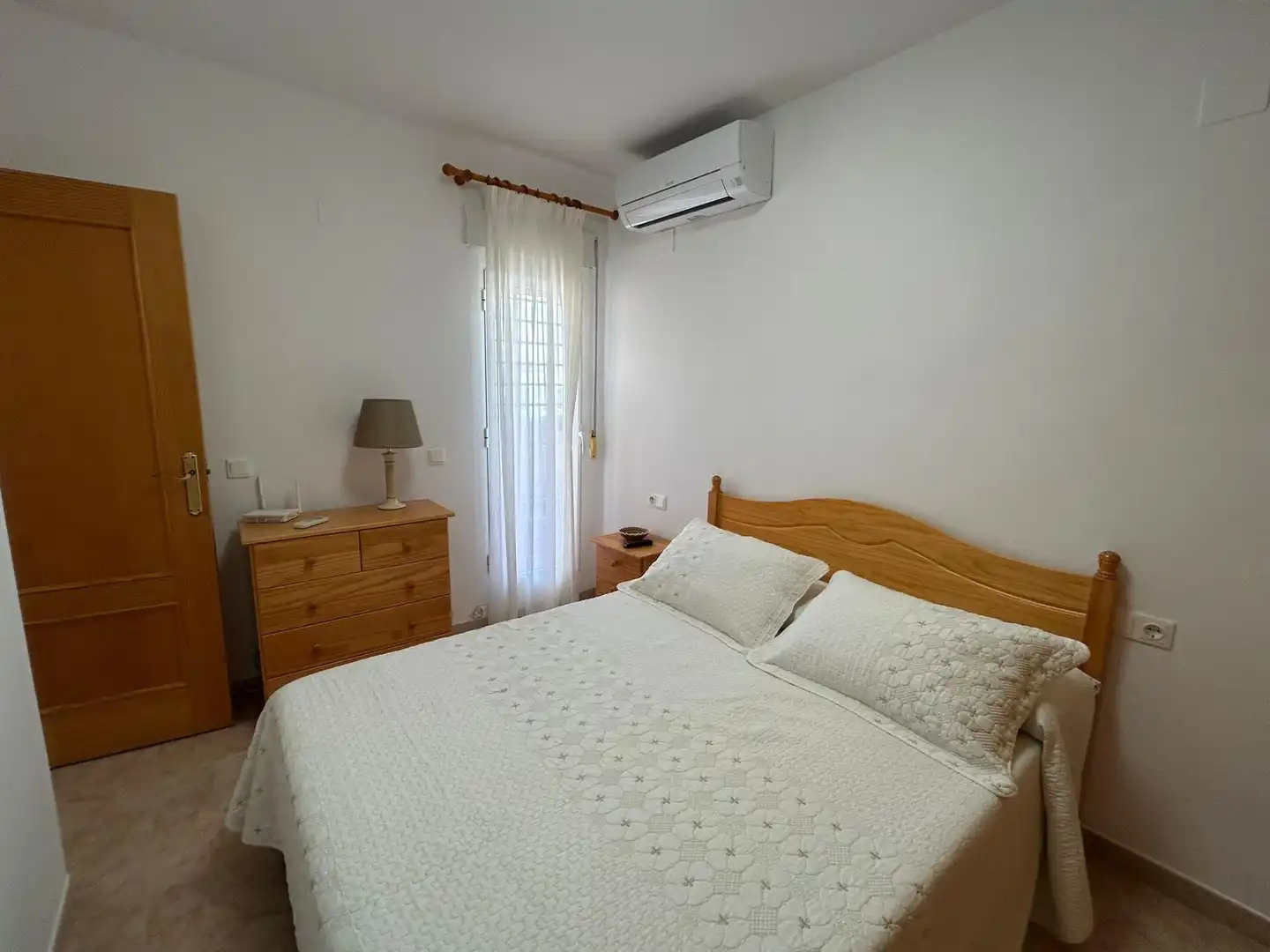 Schlafzimmer von Einfamilien-Reihenhaus zum Verkauf in Cullera mit Klimaanlage, Terrasse und Möbliert
