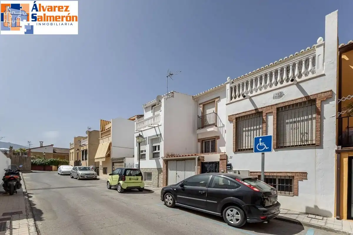 Vista exterior de Casa adosada en venta en Huétor Vega con Terraza