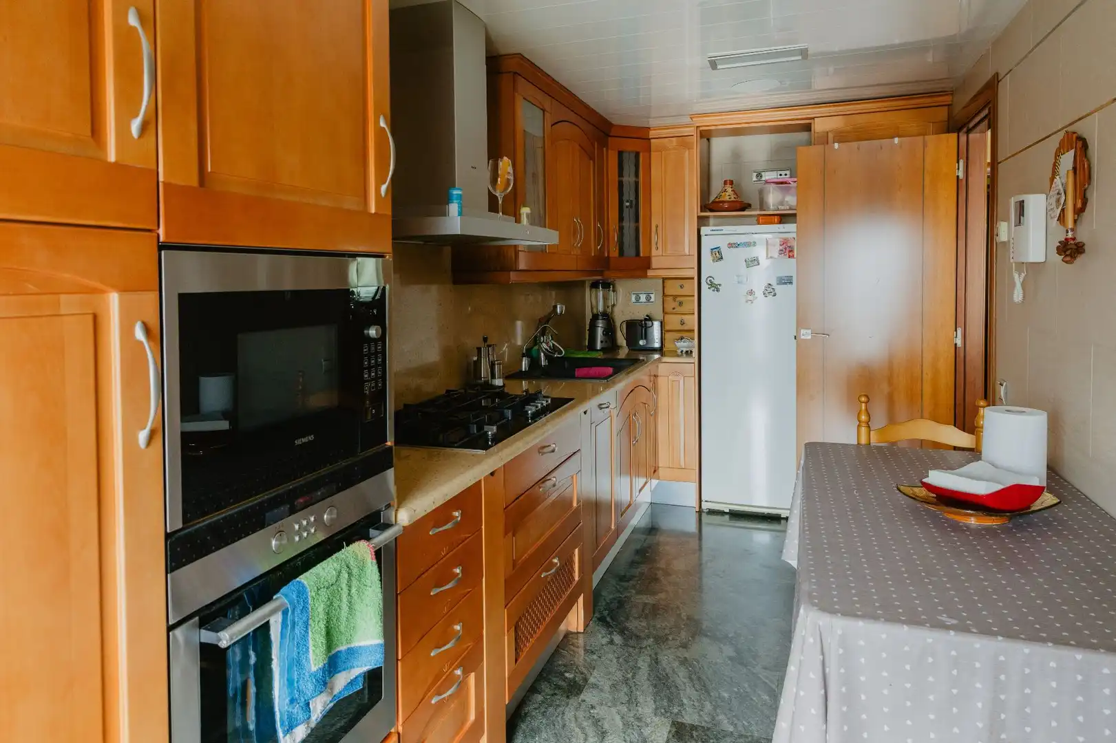 Kitchen of Houses for sale in Santa Coloma de Gramenet  with Air Conditioner, Heating and Private garden