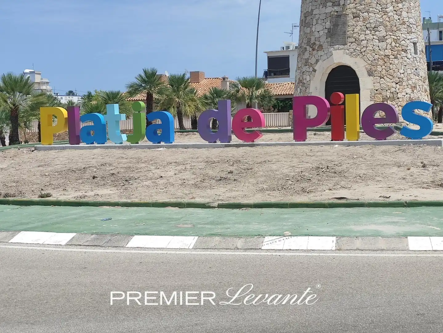 Parkplatz von Dachboden zum Verkauf in Piles mit Klimaanlage, Privatgarten und Terrasse