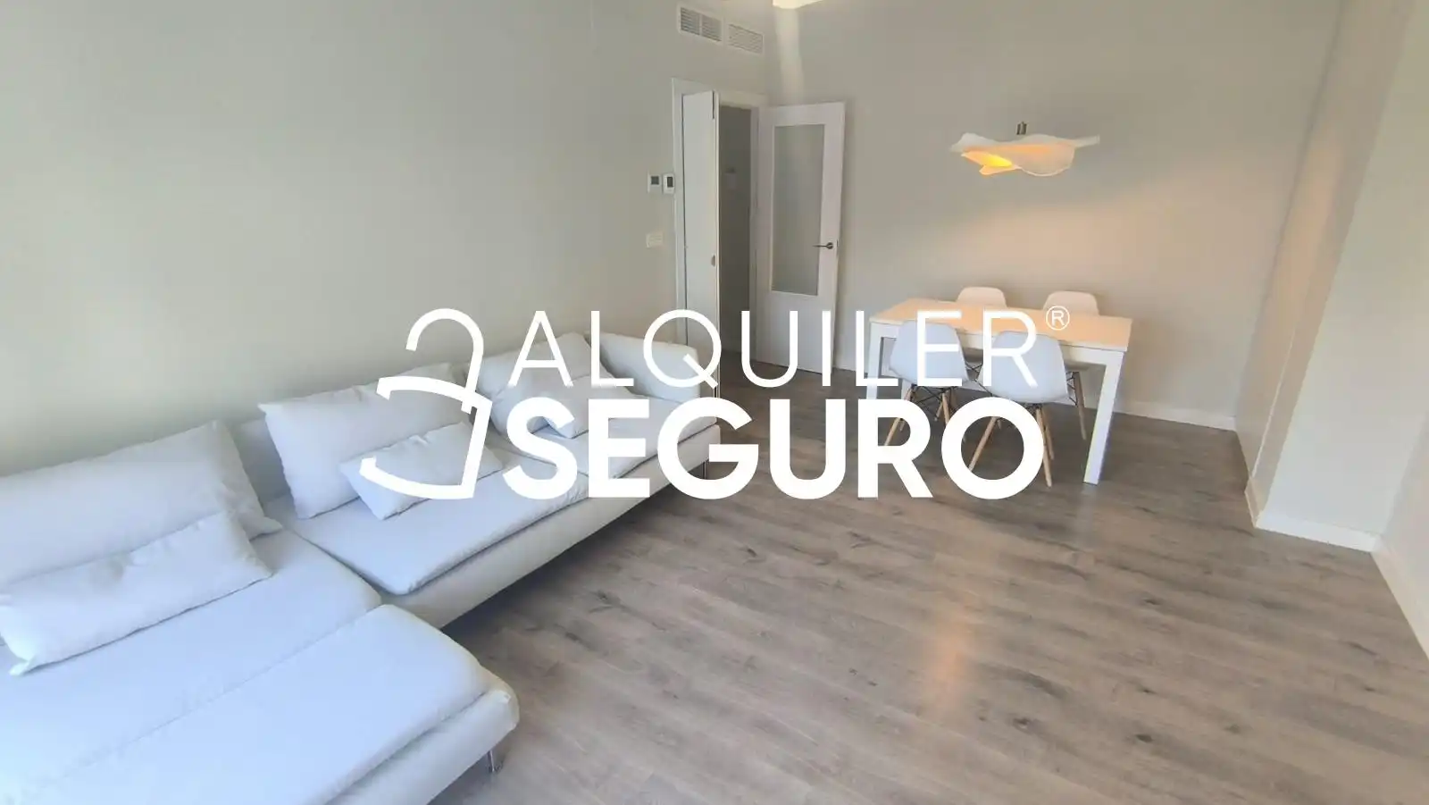 Sala d'estar de Pis de lloguer en Sevilla amb Aire condicionat, Traster i Piscina