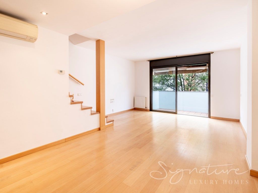 Living room of House or chalet for sale in Sant Cugat del Vallès  with Air Conditioner