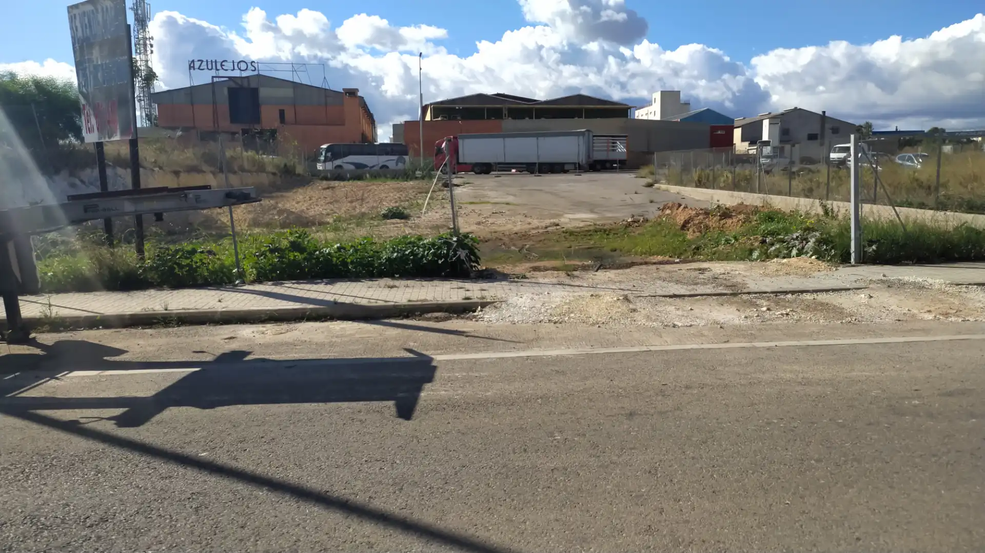 Industrial building to rent in Ronda de la Quimica 21