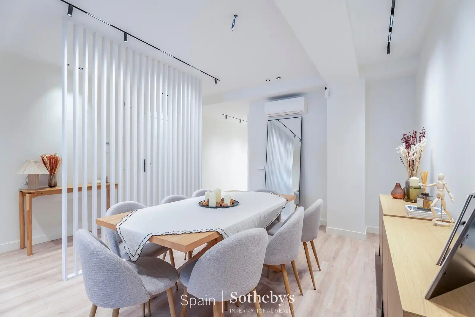 Menjador de Apartament en venda en Madrid amb Aire condicionat i Calefacció