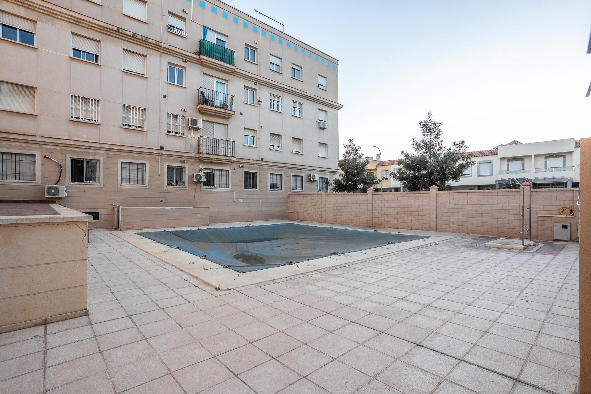Piscina de Pis en venda en Huércal de Almería amb Aire condicionat, Parquet i Piscina comunitària