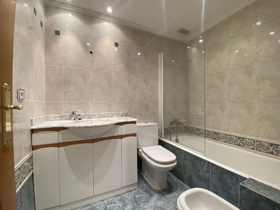 Baño de Piso en venta en Vitoria - Gasteiz con Calefacción, Parquet y Terraza