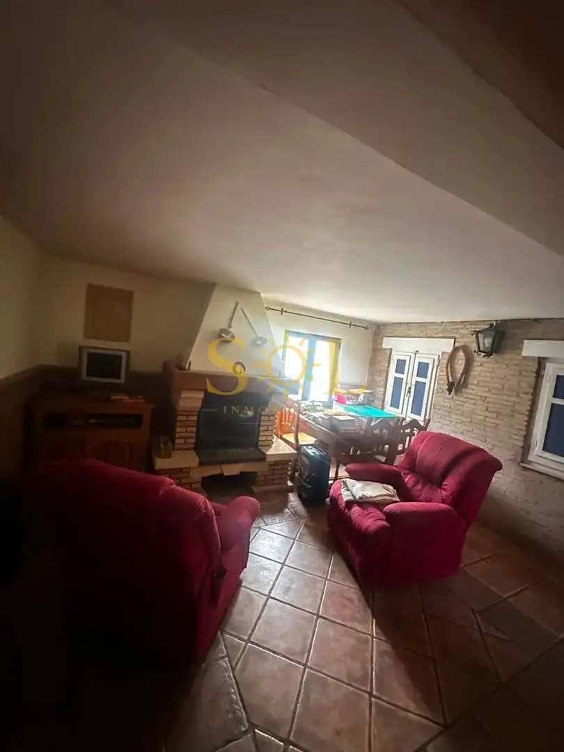 Sala d'estar de Casa o xalet en venda en León Capital  amb Calefacció, Jardí privat i Terrassa
