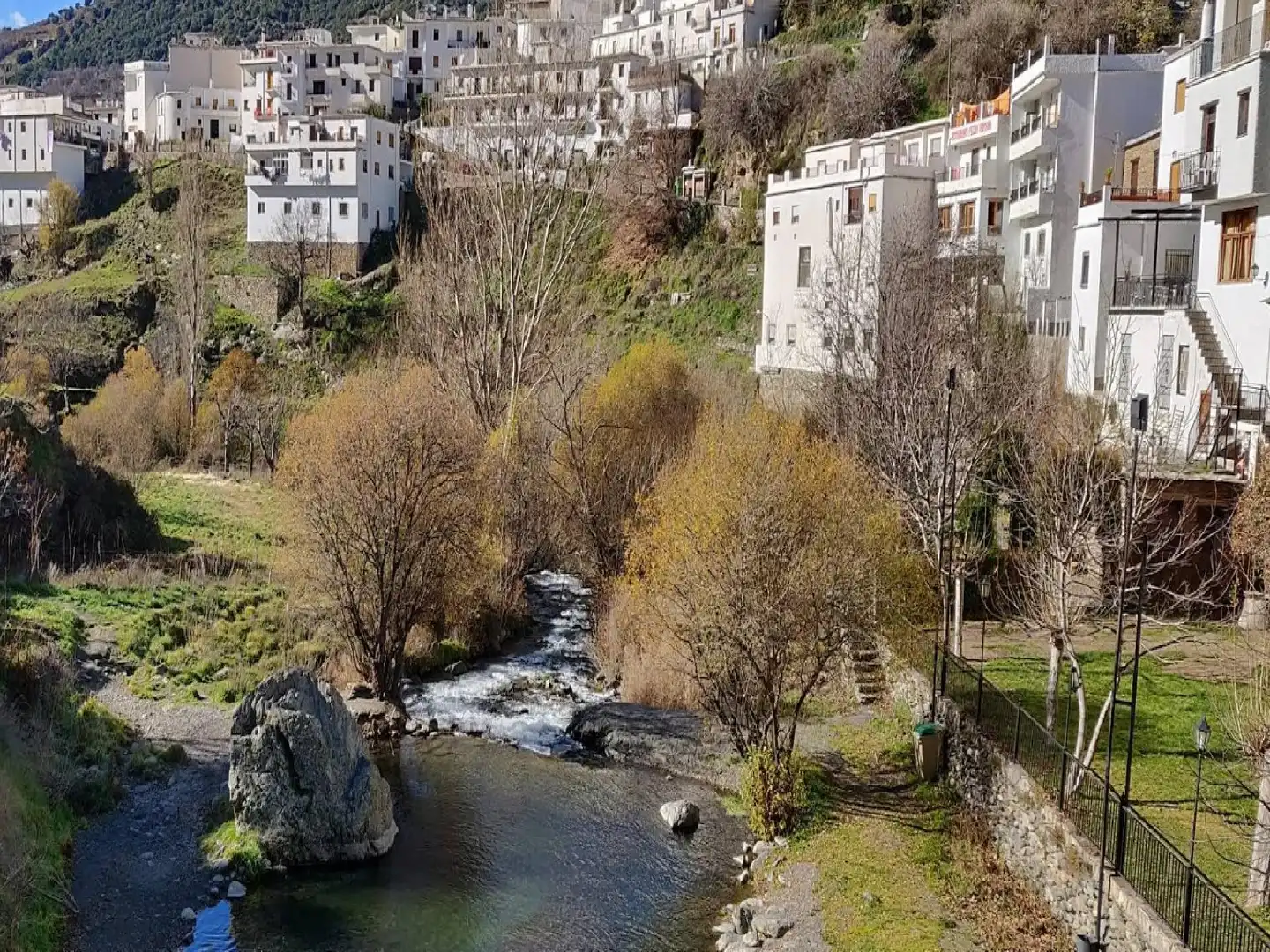 Vista exterior de Casa o chalet en venta en Trevélez