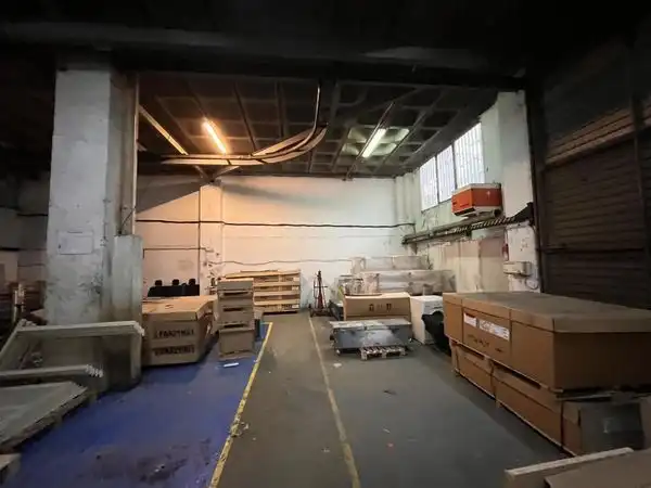 Nave industrial en venta en L'Hospitalet de Llobregat con Calefacción y Alarma