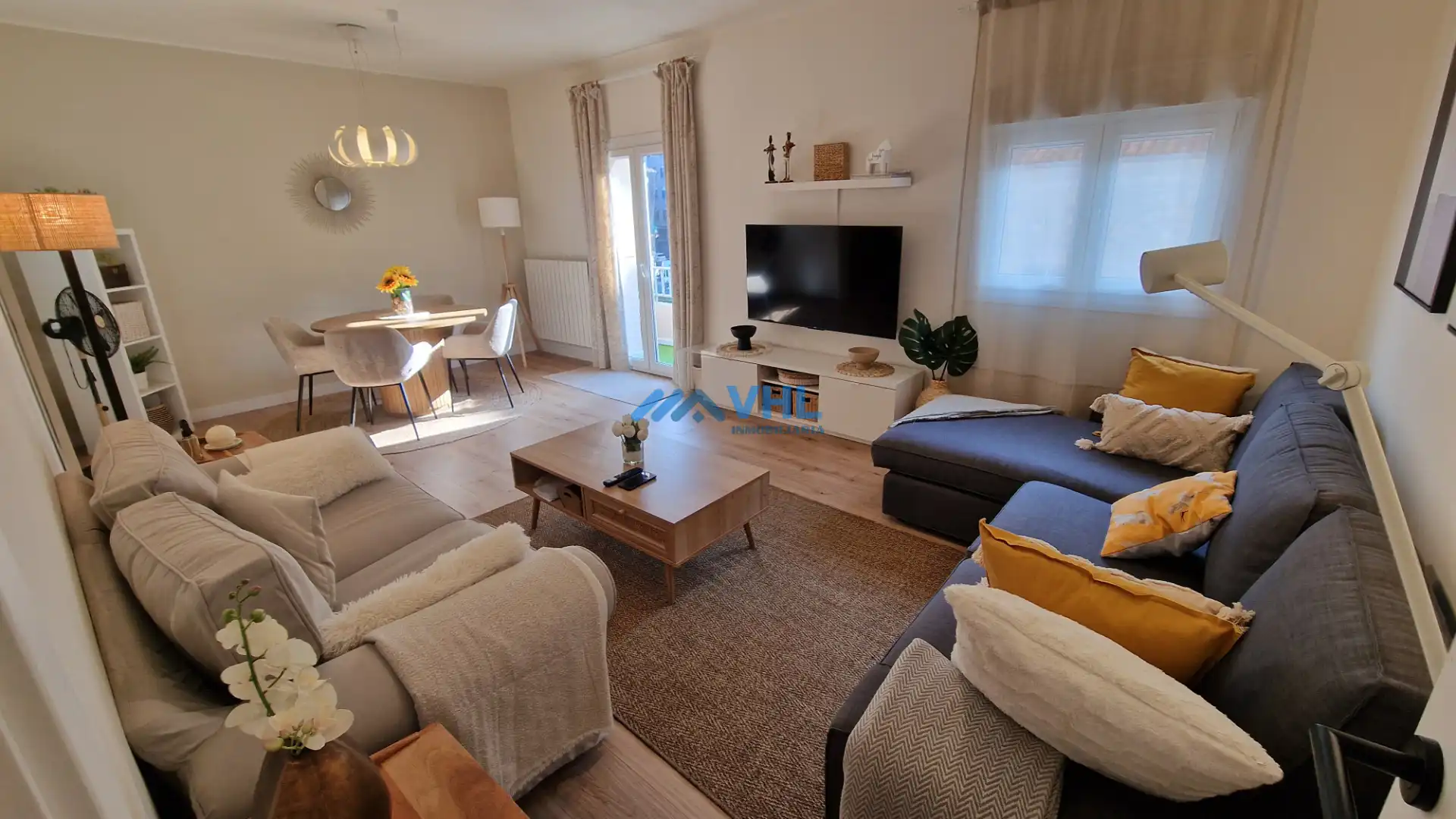 Sala de estar de Piso de alquiler en Castro-Urdiales con Calefacción, Amueblado y Balcón