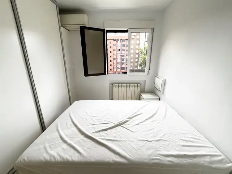 Dormitori de Pis de lloguer en Madrid amb Aire condicionat, Calefacció i Parquet