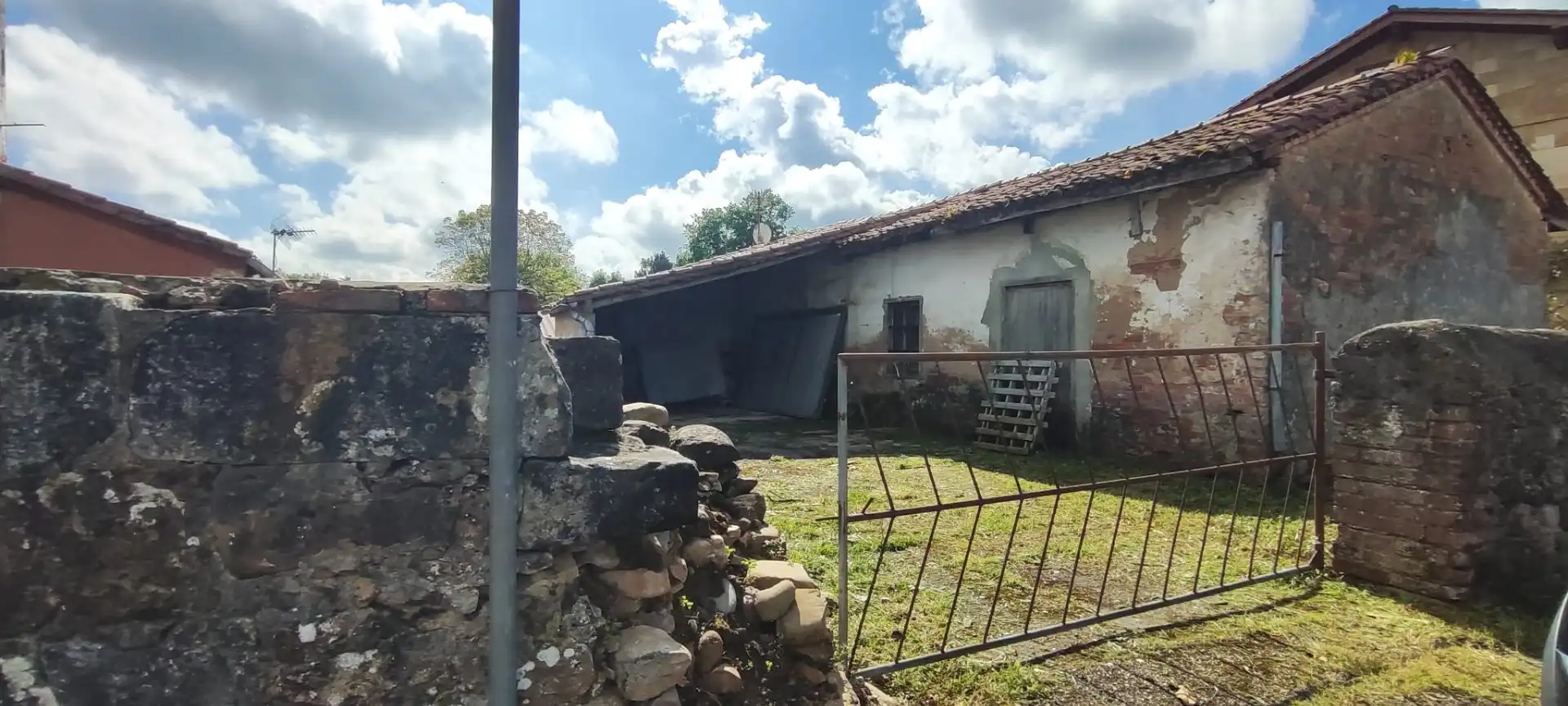 Außenansicht von Residential zum Verkauf in Mazcuerras