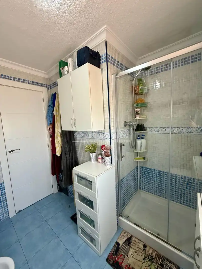 Baño de Piso en venta en Valdepeñas con Aire acondicionado, Calefacción y Trastero