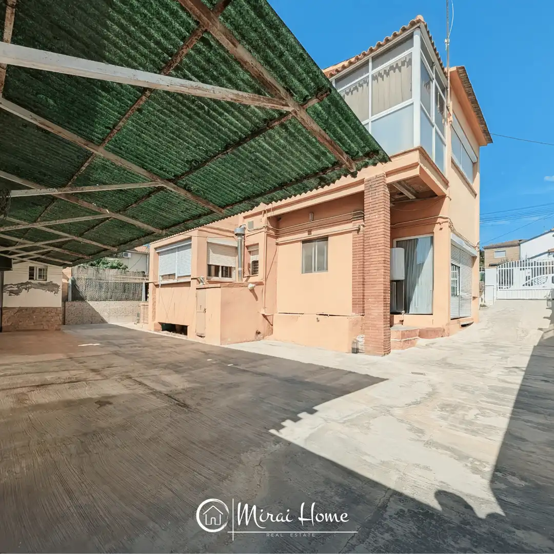 Vista exterior de Casa o xalet en venda en Parets del Vallès amb Aire condicionat, Calefacció i Jardí privat