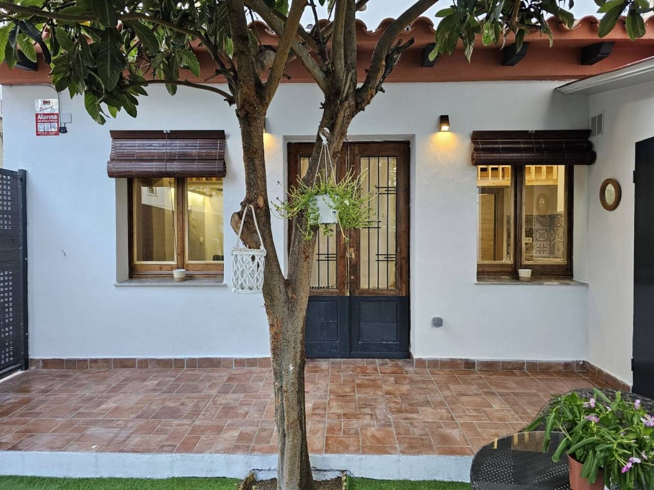 Vista exterior de Casa o xalet en venda en Canet de Mar amb Aire condicionat, Calefacció i Jardí privat