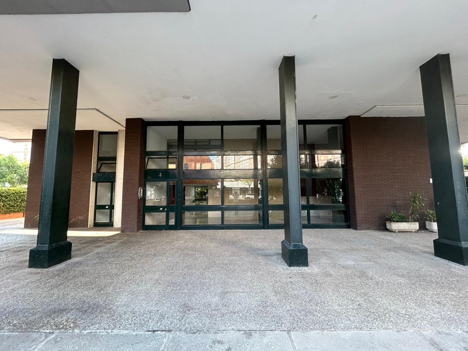 Vista exterior de Pis en venda en  Sevilla Capital amb Terrassa