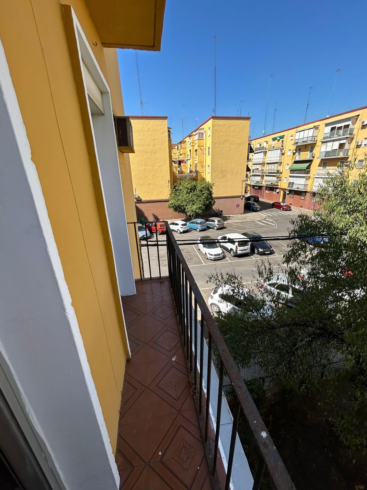 Exterior view of Flat for sale in  Sevilla Capital  with Air Conditioner, Terrace and Balcony