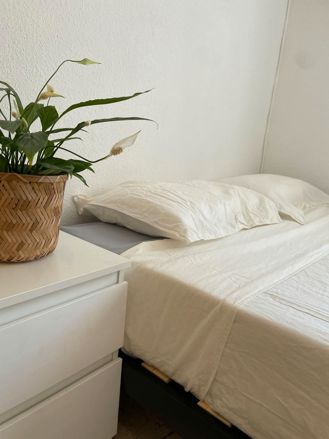 Bedroom of Flat to share in  Valencia Capital  with Air Conditioner, Heating and Washing machine