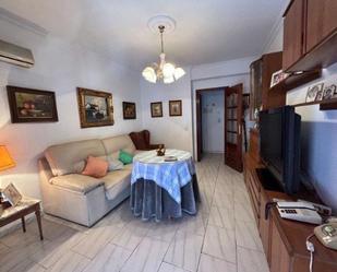 Living room of Flat for sale in  Sevilla Capital  with Air Conditioner, Terrace and Balcony