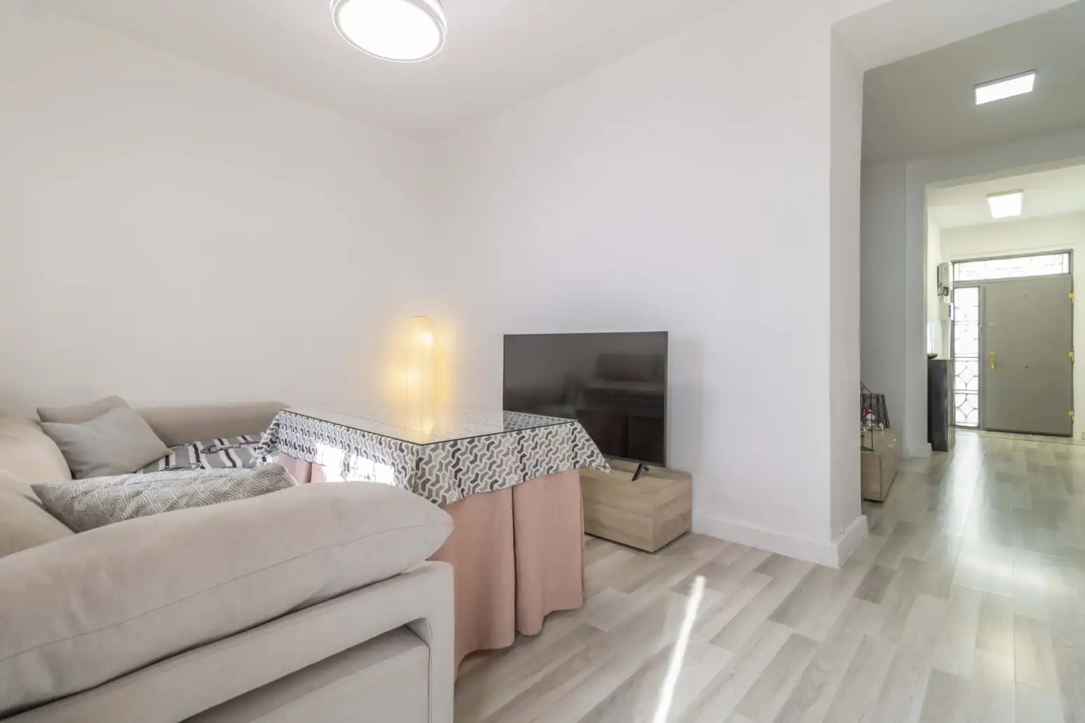 Sala d'estar de Casa adosada en venda en Benacazón amb Aire condicionat