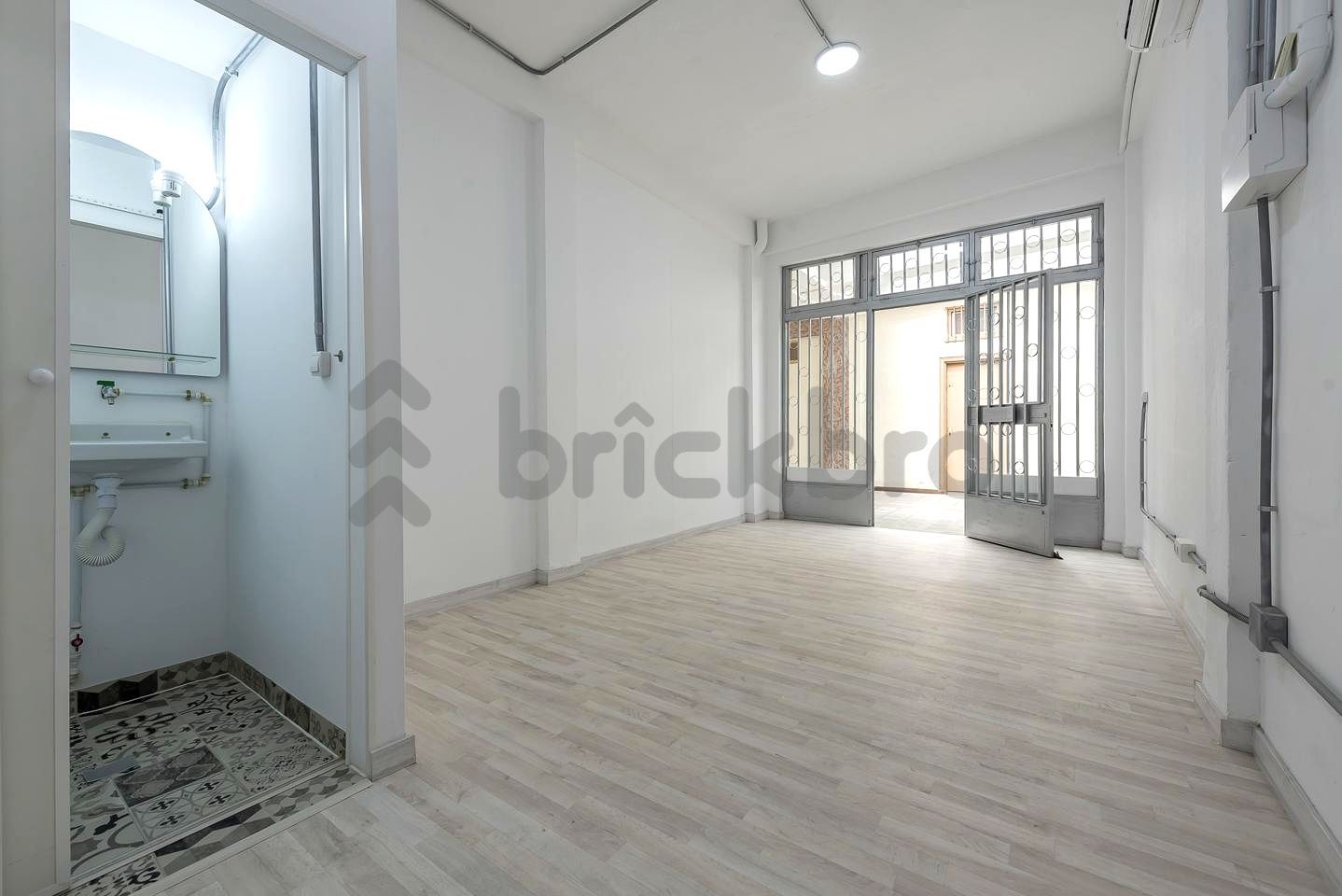 Premises for sale in  Madrid Capital  with Air Conditioner