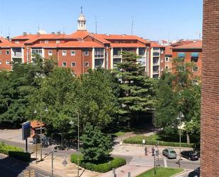 Vista exterior de Pis en venda en Valladolid Capital amb Parquet, Terrassa i TV