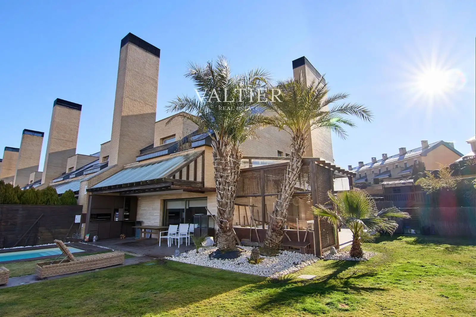 Exterior view of Single-family semi-detached for sale in Pozuelo de Alarcón  with Air Conditioner, Storage room and Swimming Pool