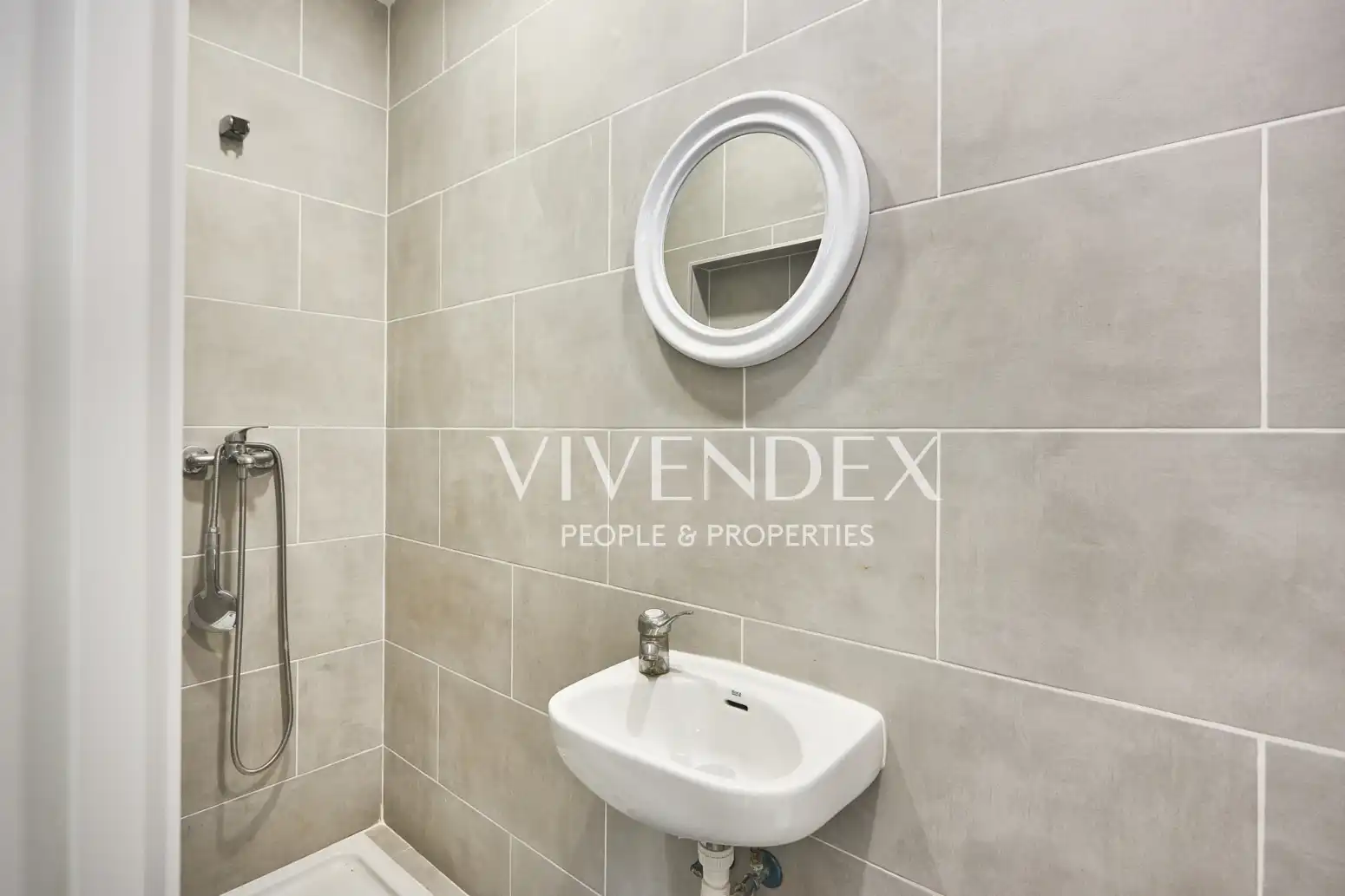 Badezimmer von Wohnung zum Verkauf in L'Hospitalet de Llobregat mit Parkett