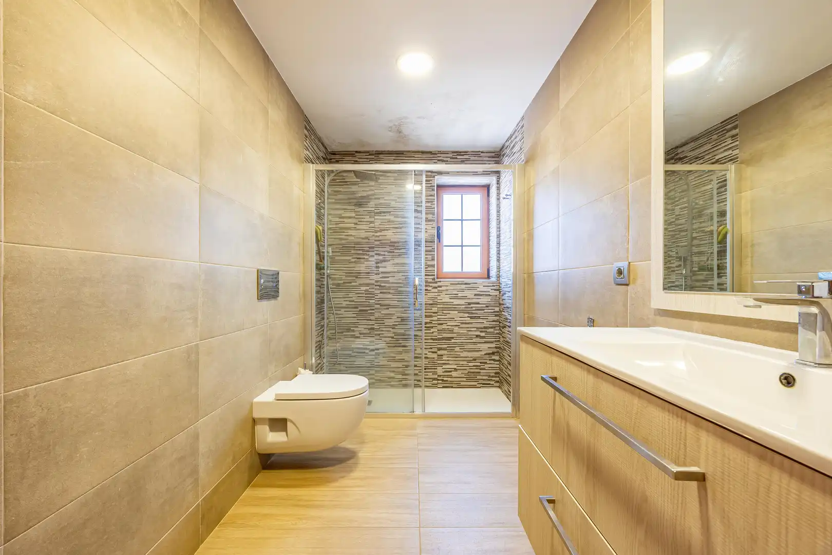 Bany de Casa o xalet en venda en Las Palmas de Gran Canaria amb Aire condicionat, Jardí privat i Terrassa