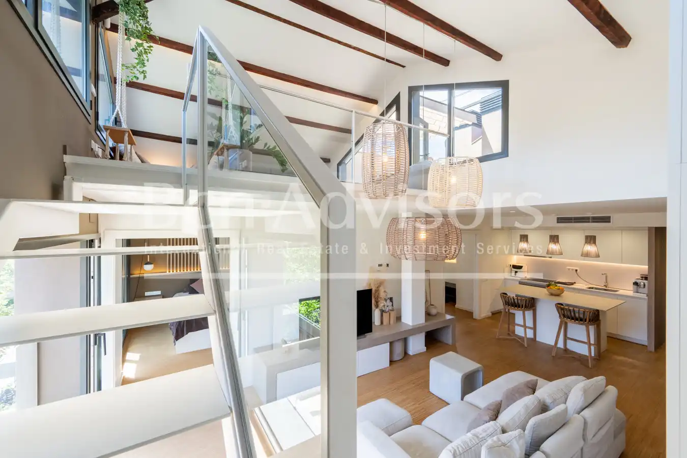Wohnzimmer von Dachboden zum Verkauf in Barcelona mit Klimaanlage, Heizung und Parkett