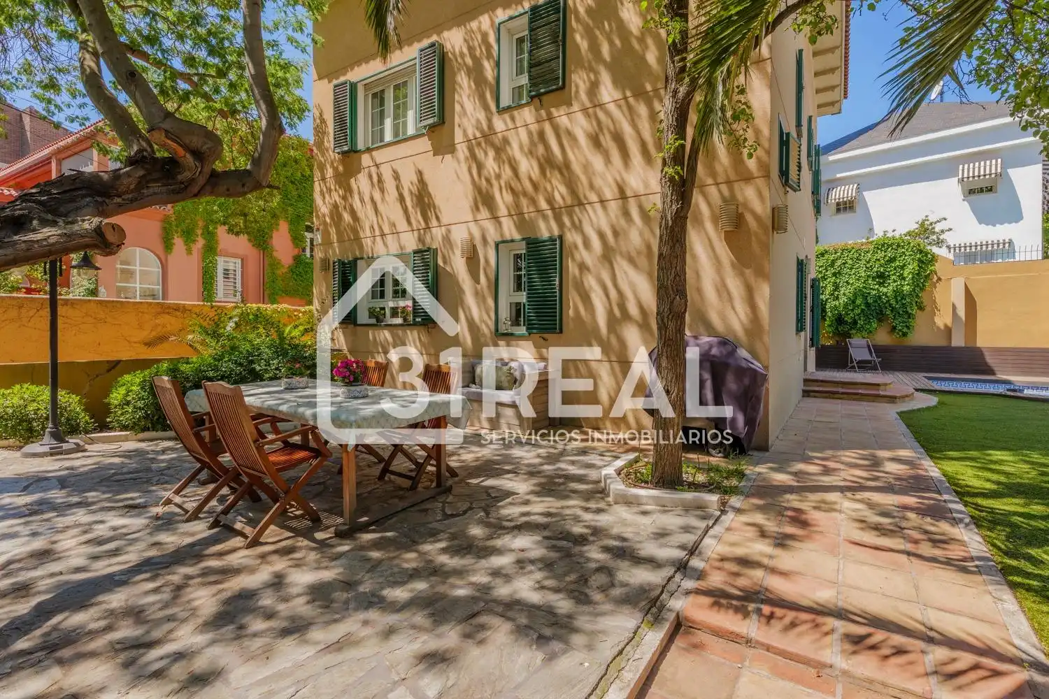 Jardí de Casa o xalet en venda en Madrid