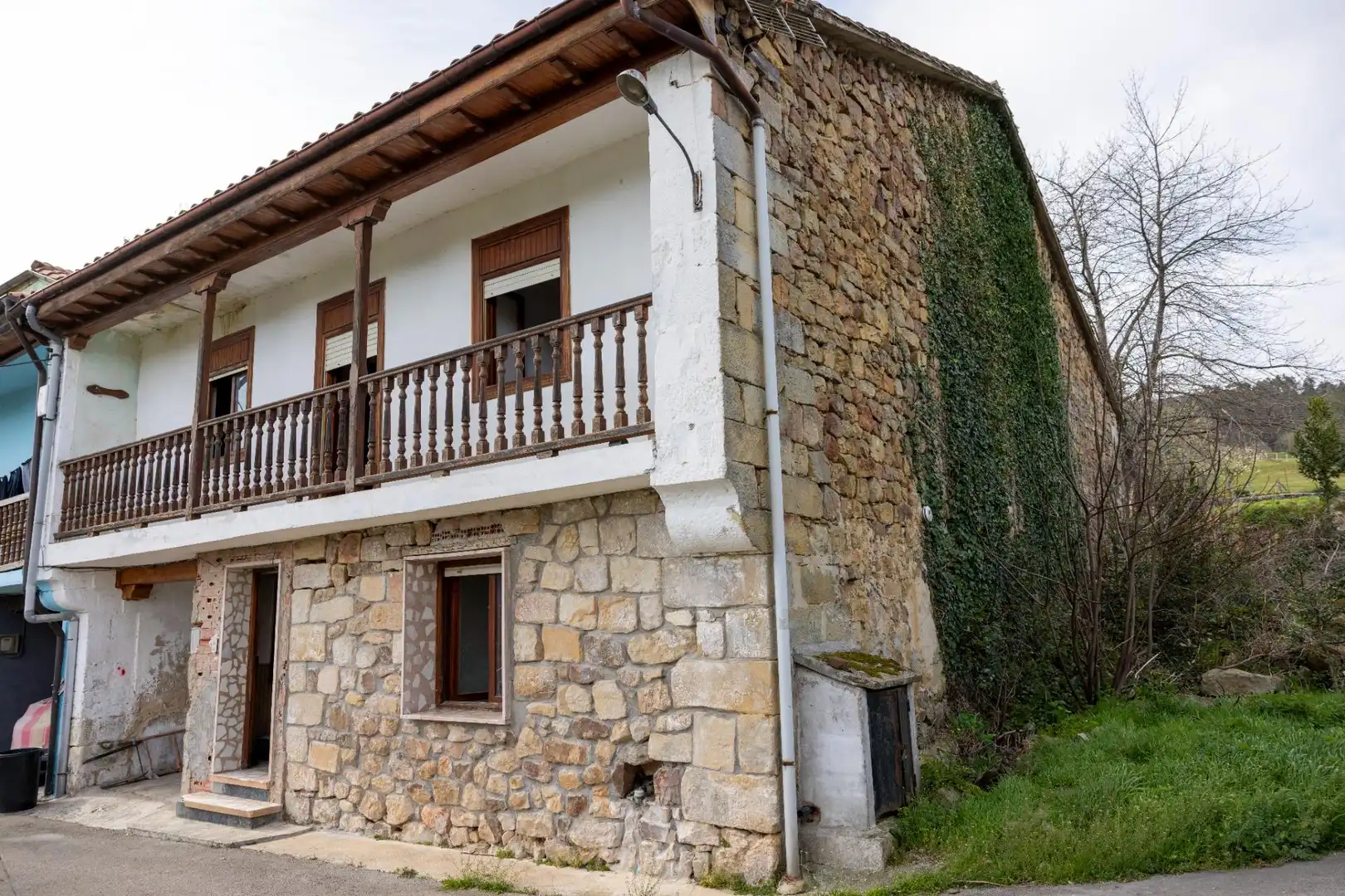 Vista exterior de Finca rústica en venda en Los Corrales de Buelna 
