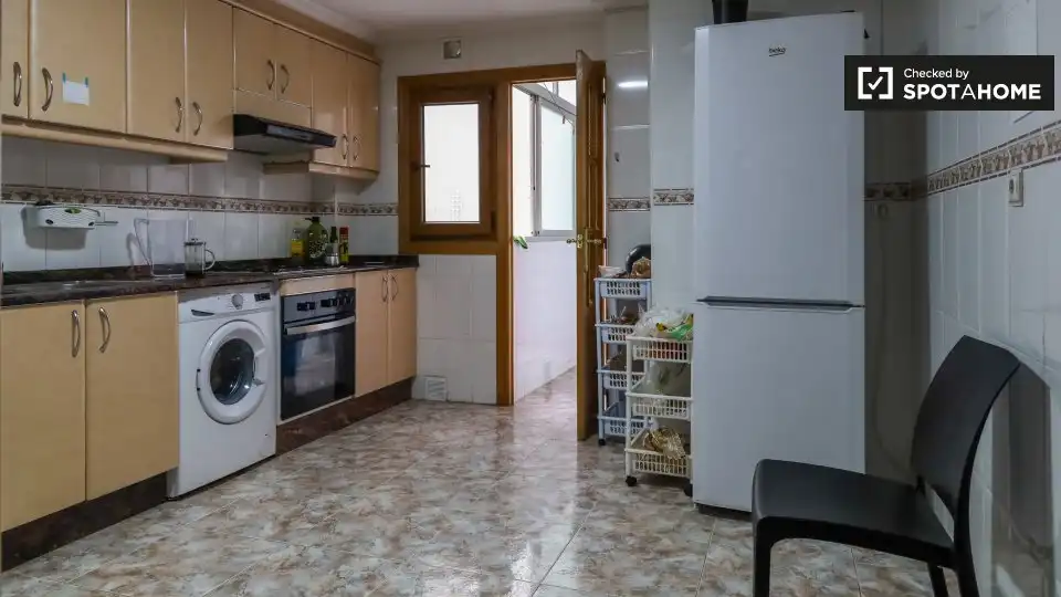 Cocina de Piso de alquiler en Valencia con Aire acondicionado, Calefacción y Amueblado