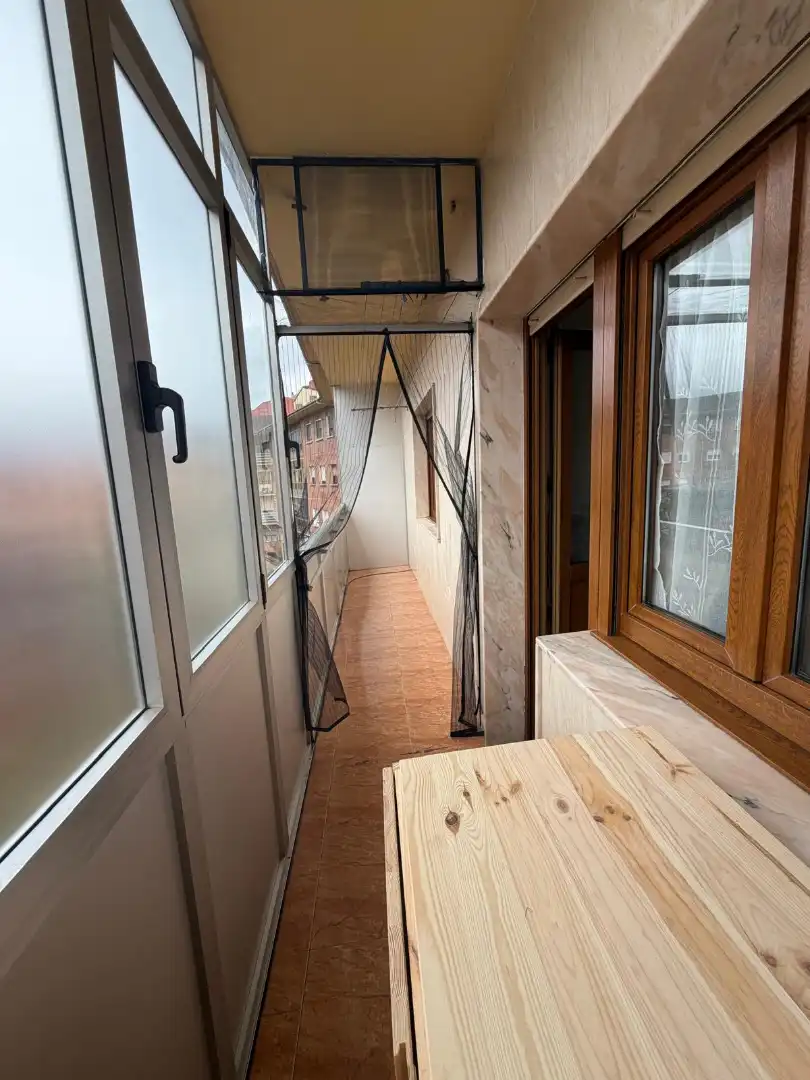 Terrassa de Pis en venda en Gijón  amb Parquet, Terrassa i Moblat