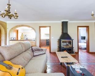 Sala d'estar de Casa o xalet en venda en Oliva amb Aire condicionat, Calefacció i Jardí privat