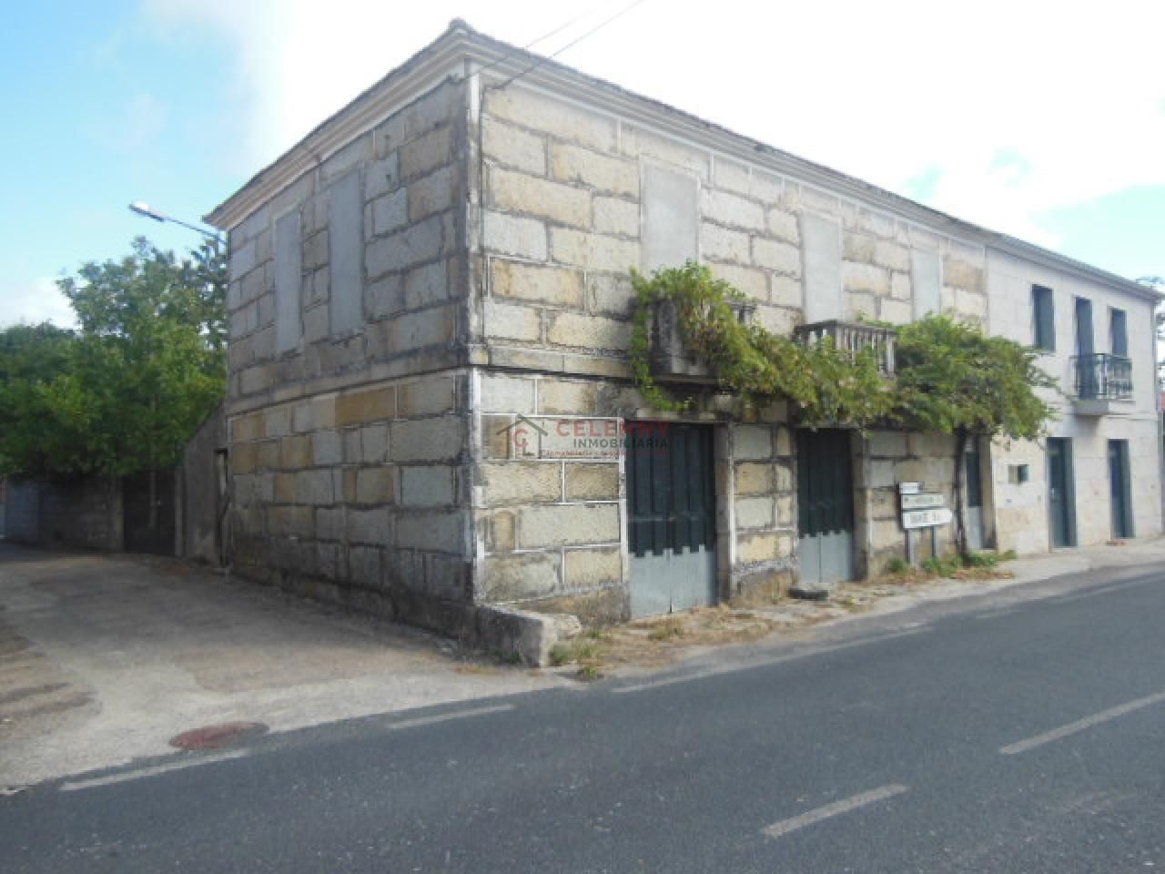 Vista exterior de Casa adosada en venda en A Merca   amb Calefacció, Jardí privat i Traster
