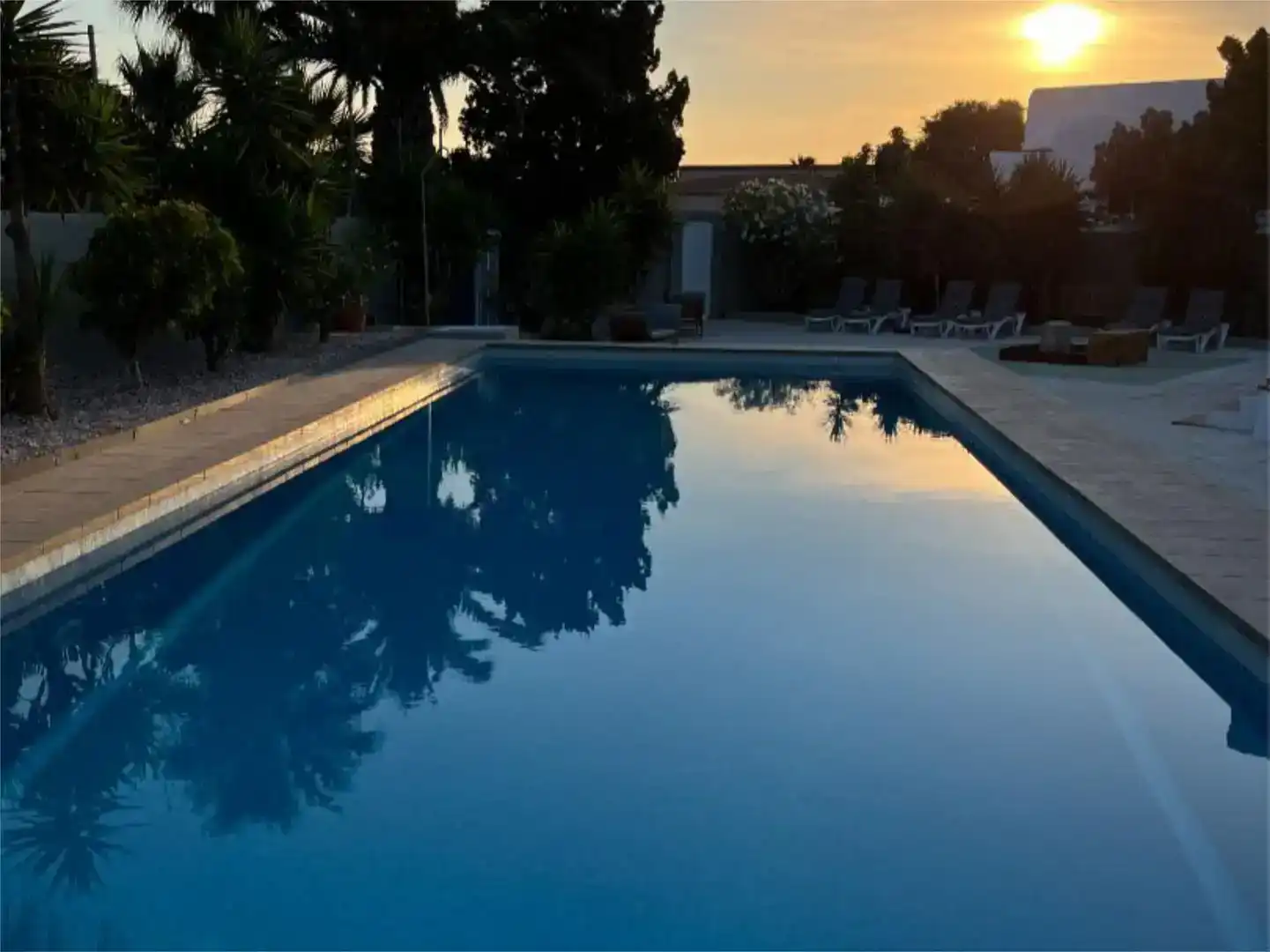 Piscina de Pis en venda en Roquetas de Mar amb Aire condicionat, Jardí privat i Traster