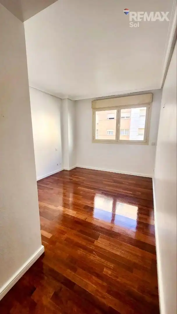 Schlafzimmer von Wohnung zum Verkauf in Madrid mit Privatgarten, Parkett und Gemeinschaftspool