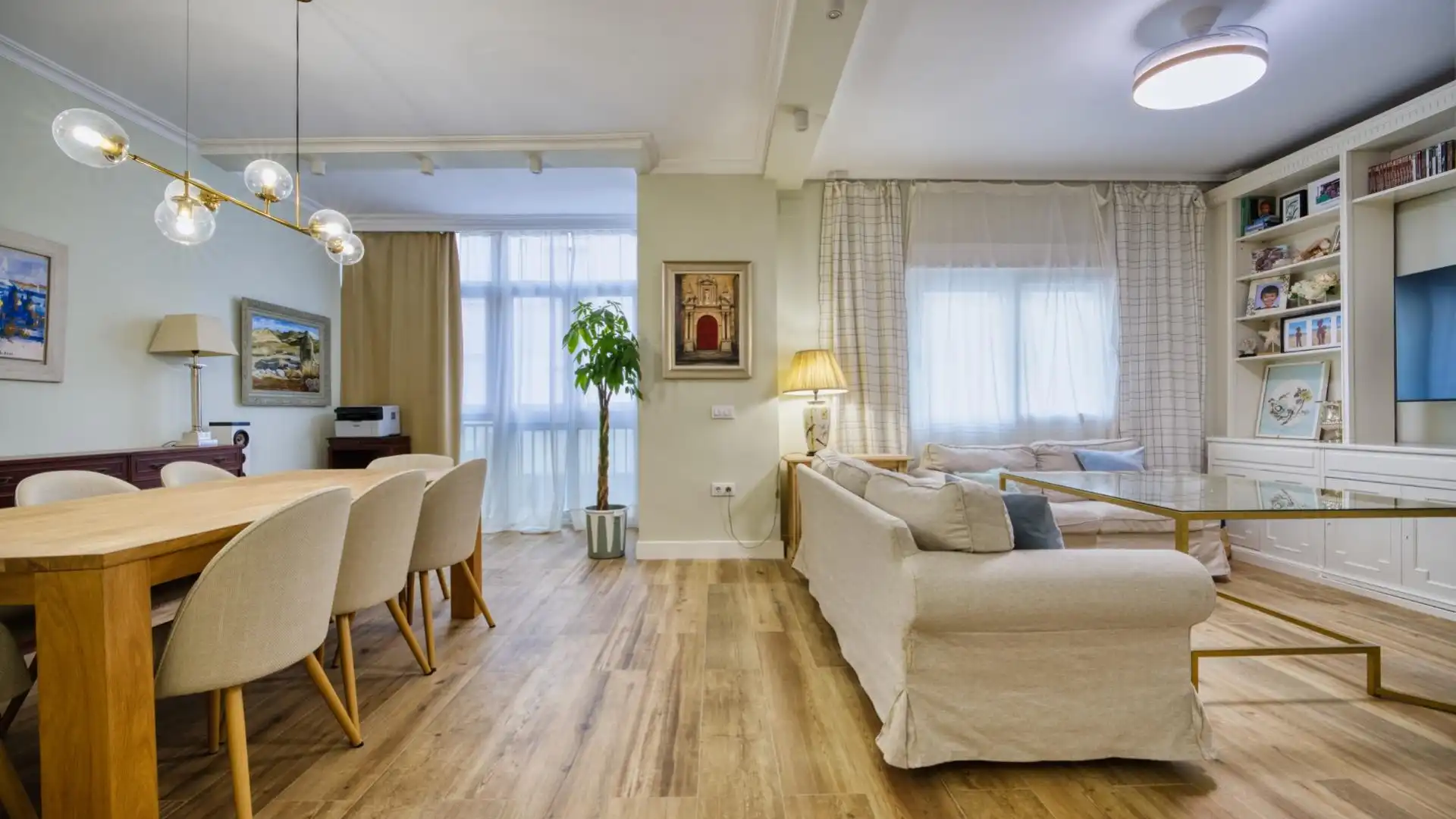 Living room of Flat for sale in  Sevilla Capital  with Air Conditioner and Storage room