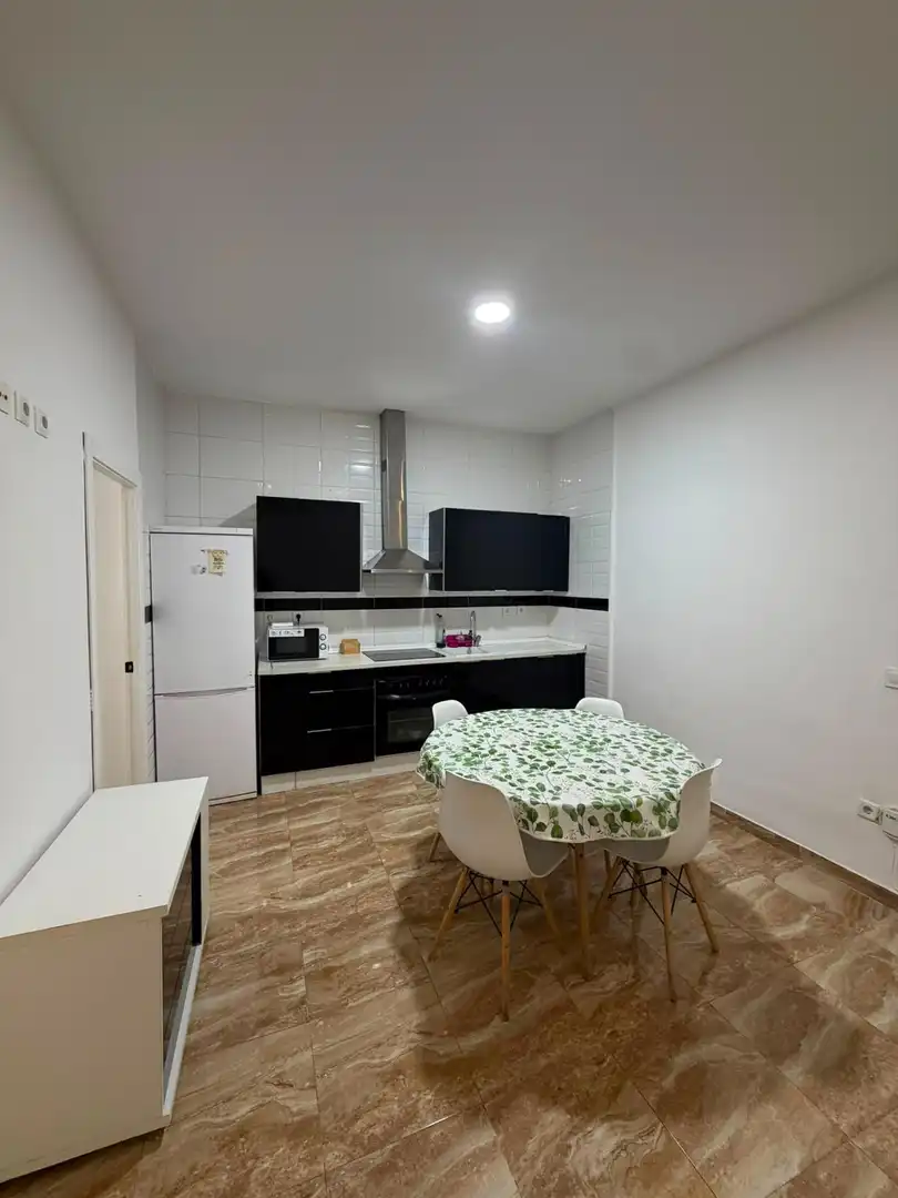 Cocina de Planta baja de alquiler en Alicante / Alacant con Aire acondicionado, Calefacción y Amueblado
